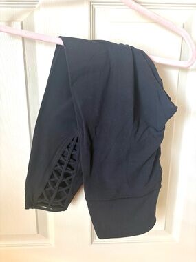 Athleta Black High Rise Leggings Size Medium Yoga Workout Athleisure